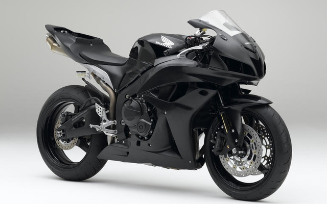 ホンダ、CBR600RRレースベース車を発売