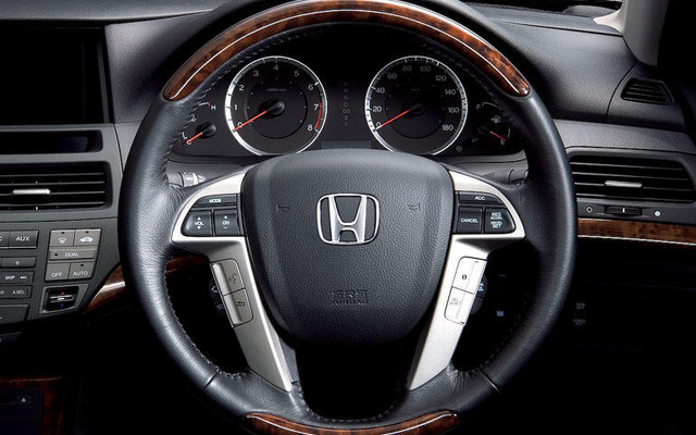 【ホンダ インスパイア 新型発表】若々しい最高のステアリング