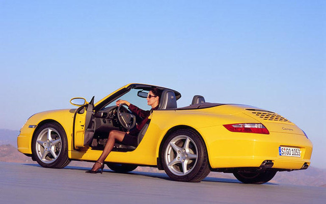 ポルシェ 911、独誌の読者投票で1位