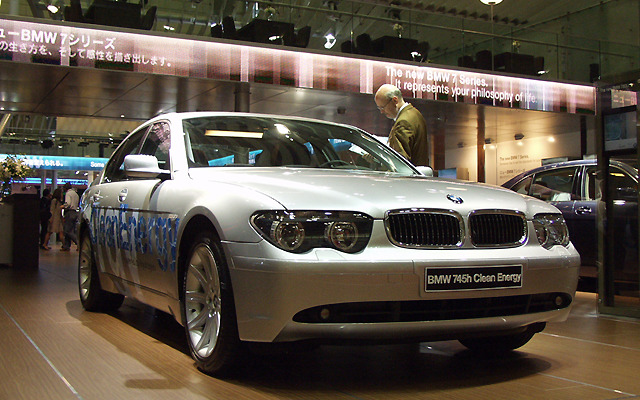 単独企業でも生き残れる---BMWの業績は絶好調、『ミニ』も貢献!!