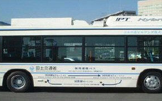 非接触で充電するハイブリッドバス、羽田空港で運行