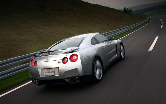 日産 GT-R の実用燃費を知りたい…e燃費に初の登録