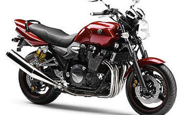 ヤマハ XJR1300 に新色追加