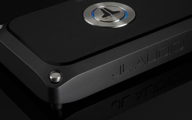 JLオーディオの『VXiシリーズ』。当シリーズには多chパワーアンプが豊富にラインナップされている。