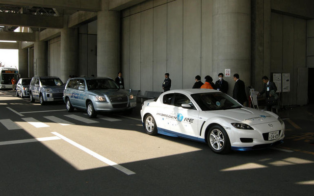 FC EXPO 08…燃料電池自動車が人気の的に