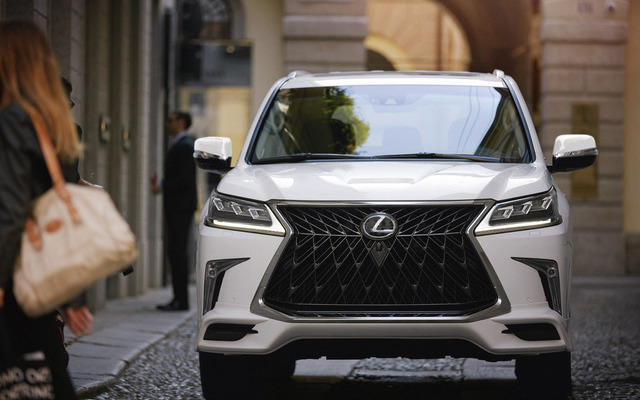 レクサス LX 570 スポーツパッケージ