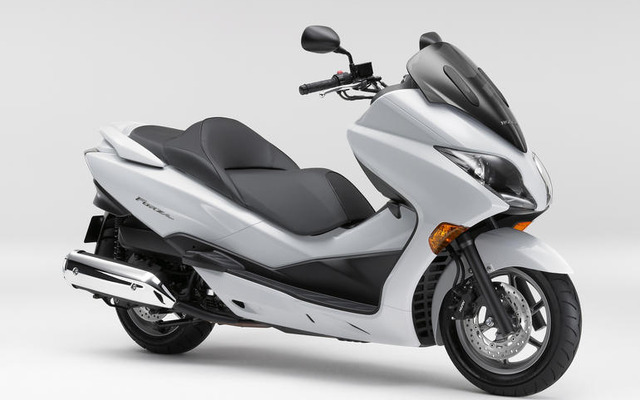 ホンダ フォルツァ にエントリーグレードXを追加