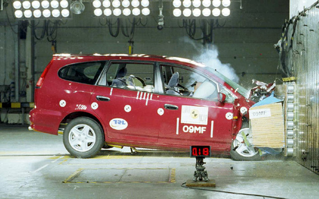 【ユーロNCAP】小型MPVで最高の安全性能を発揮したのはホンダ『ストリーム』!!