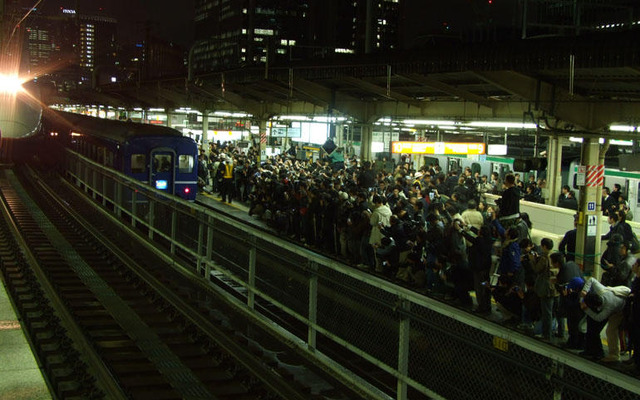 東京発大阪行---最後の寝台急行 銀河 と盛況の夜行バス