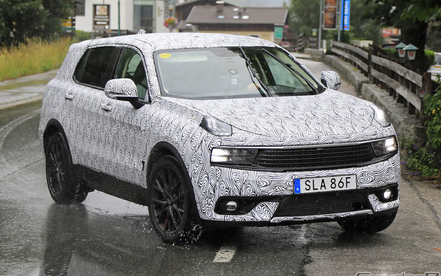 Lynk & Co 01 LWB開発車両 スクープ写真