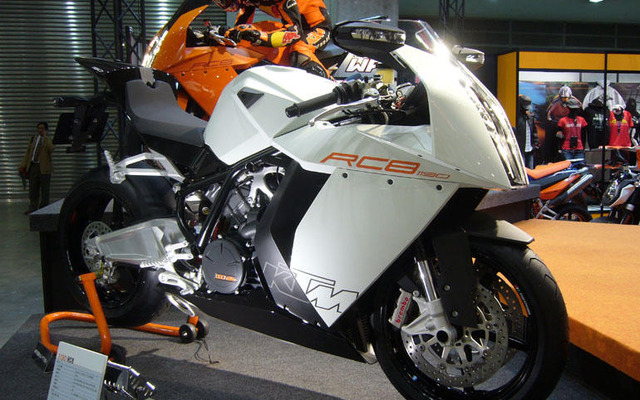 【東京モーターサイクルショー08】人気急上昇中のKTM、初のスーパーバイク