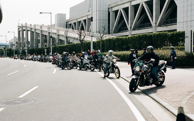 【東京モーターサイクルショー08】来場者増加で駐車場にもバイクの行列