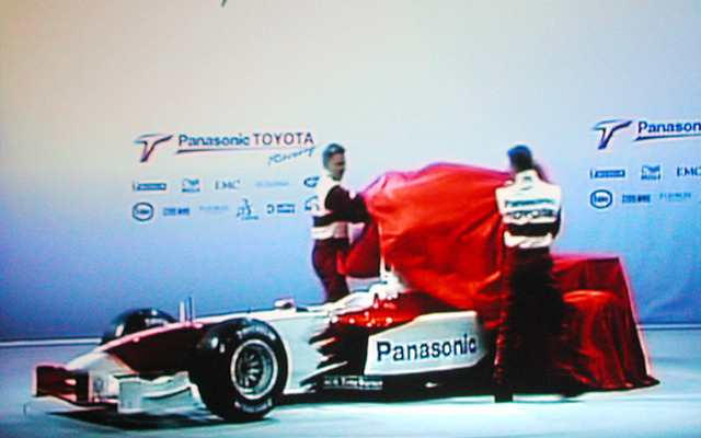【トヨタF1ドリーム】2002年型発表…雪のケルンで真っ白なスタート