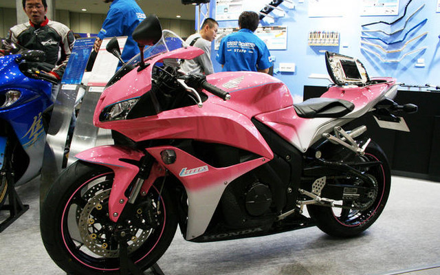 【東京モーターサイクルショー08】小柄な女性のためにカスタマイズ---CBR600RR