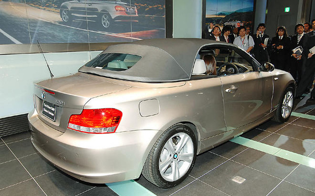 【BMW 1シリーズカブリオレ 日本発表】写真蔵…ソフトトップの開閉