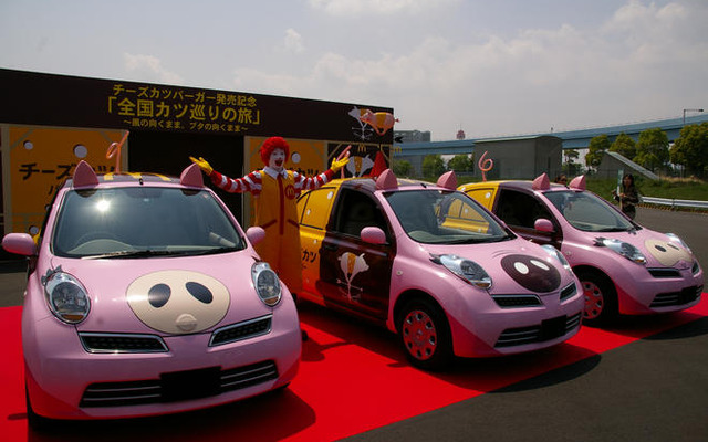 3匹のぶたCAR、全国カツ巡りの旅に出発！
