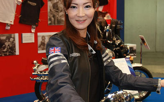 【東京モーターサイクルショー08】コンパニオン写真蔵…トライアンフ