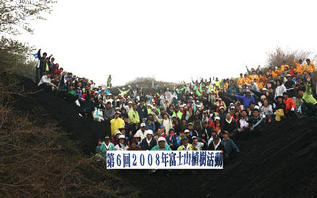 アイシングループ5社、富士山麓で植林活動を実施
