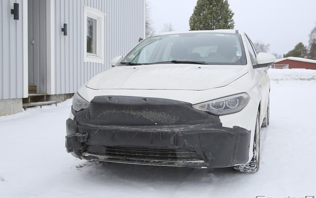 フィアット ティーポ 改良新型 プロトタイプ スクープ写真