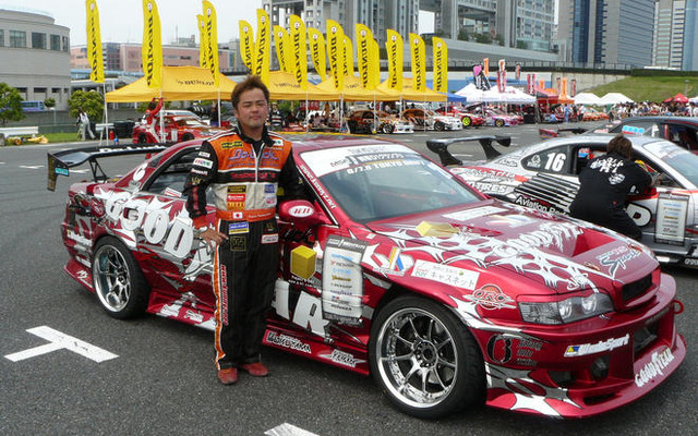【D1 エキシビション】600馬力のマシンに同乗走行！