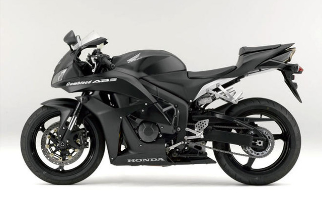 世界初、電子制御式コンバインドABS…ホンダの二輪スーパースポーツ