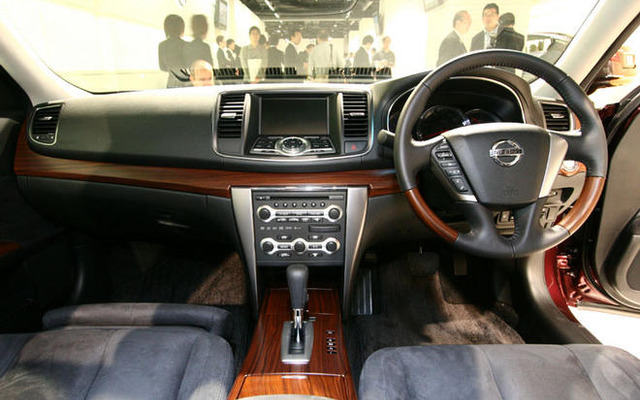 【日産  ティアナ 新型発表】厳しい日本市場で生き残る個性