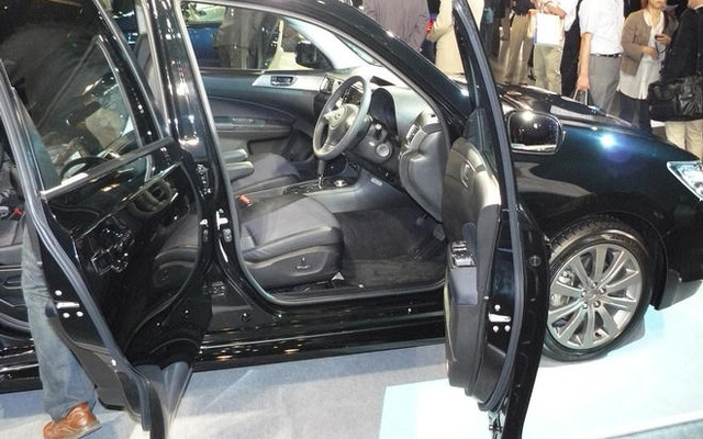 【スバル エクシーガ 発表】180cm＋・90kg＋の記者がしっくりした運転席