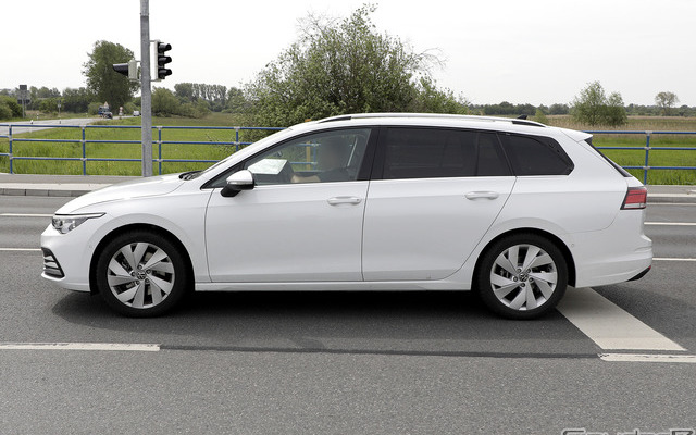 VW ゴルフ ヴァリアント 新型プロトタイプ スクープ写真
