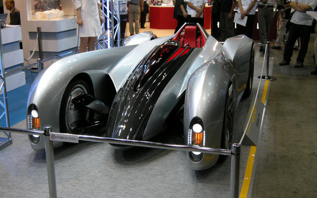 設計 製造ソリューション展…フィアロ、未来型電気自動車を展示