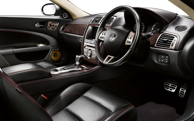 ジャガー XKR に特別限定車…10台