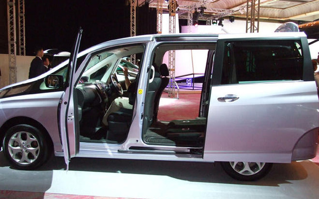【マツダ ビアンテ 発表】プレマシー よりも広さを、MPV よりも取り回しのよさを