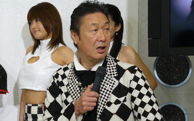 【鈴鹿8耐 08】山本寛斎が戦国風レースクイーンと登場！