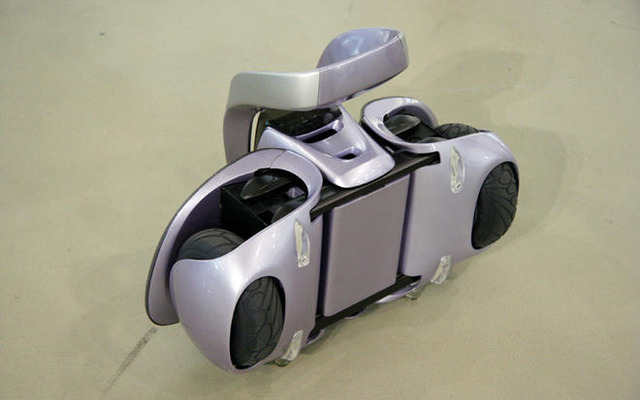 トヨタ ウィングレット…常時持ち歩ける移動支援ロボット
