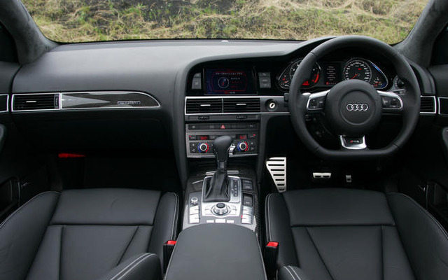 アウディ RS6 アバント…スポーツマインドを高めたコックピット