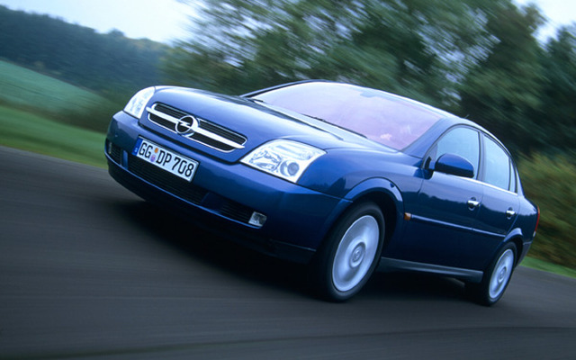 【ジュネーブショー2002出品車】新型オペル『ベクトラ』はこんな感じで……