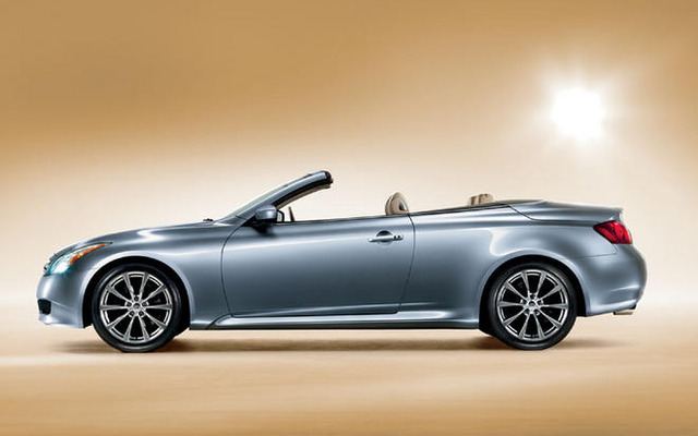 インフィニティ G37コンバーチブル、最初の1枚