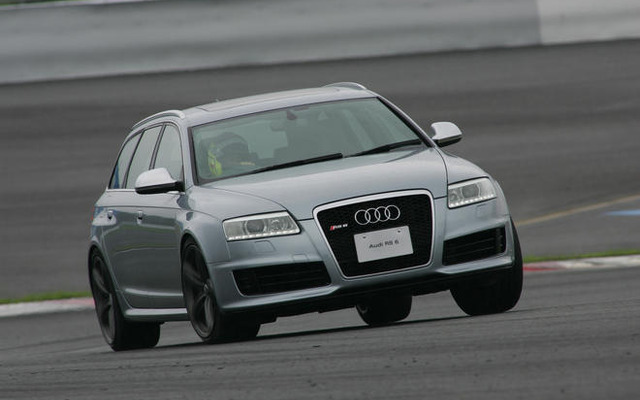 アウディ RS6 アバント…豪快な加速フィーリングを体感