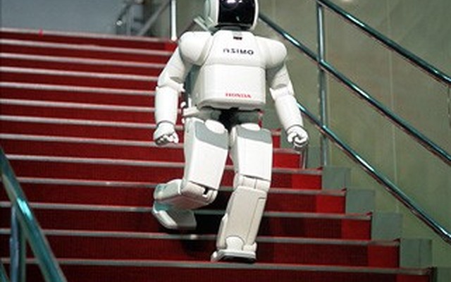 【新聞ウォッチ】ホンダ流ワークシェア---本社受付に『ASIMO』配属