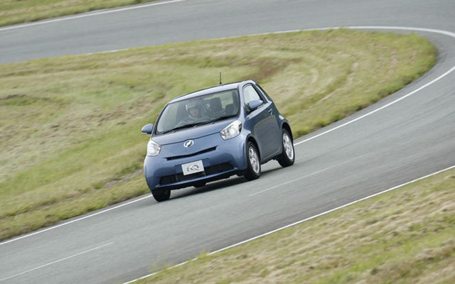 【トヨタ iQ プロト試乗】サイズを超えた直進性、小さなわりに骨太…藤島知子