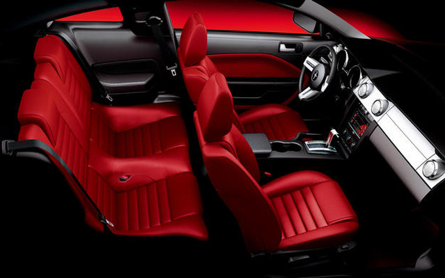 フォード マスタング 特別限定車…RED HOT