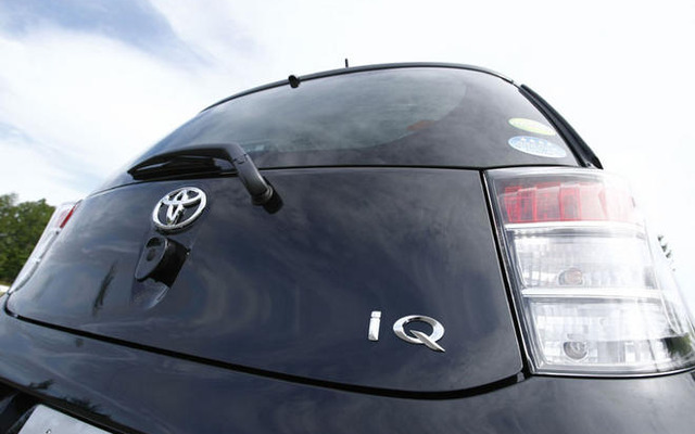 【トヨタ iQ プロト試乗】ミニマム乗用車、でも意外と普通？…石川芳雄