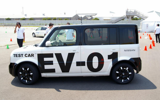【日産 先進技術試乗】「2010年投入のEVはCセグメントで」…日産執行役員