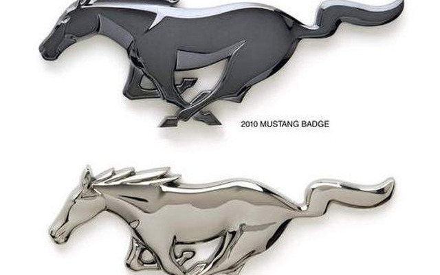 フォード マスタング …2010年モデルのエンブレム披露