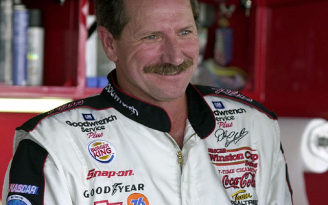 アーンハート選手の死から1年、NASCARの安全基準は?