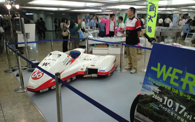【チャレンジ三宅島08】新宿西口にサイドカー持ち込みPR