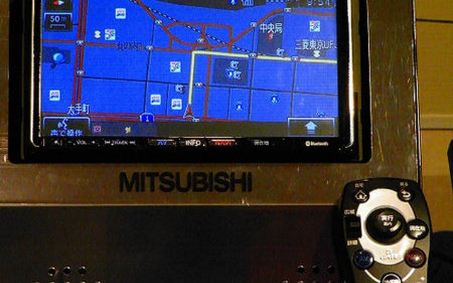 【三菱電機カーナビ08秋モデル】どこに座っていてもナビ操作できる