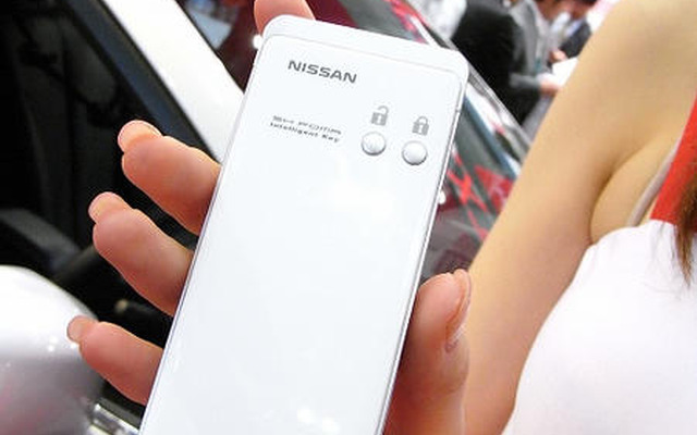 【CEATEC08】インテリジェントキー機能ケータイ…日産とNTTドコモ