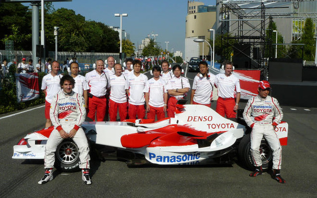 【トヨタF1お台場イベント】グロック＆可夢偉がトヨタサウンドも高らかに