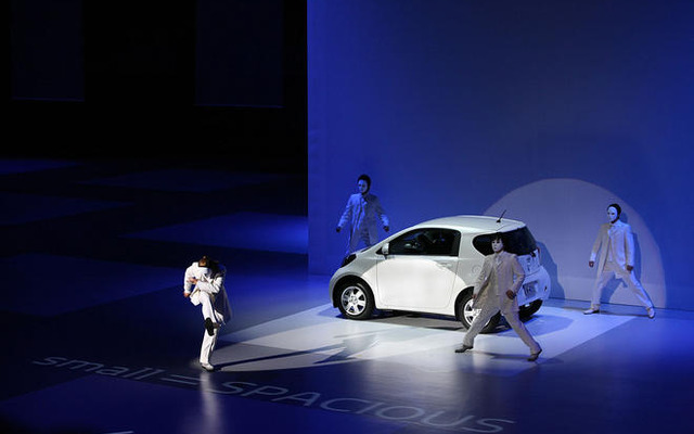 【新聞ウォッチ】高いか安いか？ トヨタの超小型車 iQ