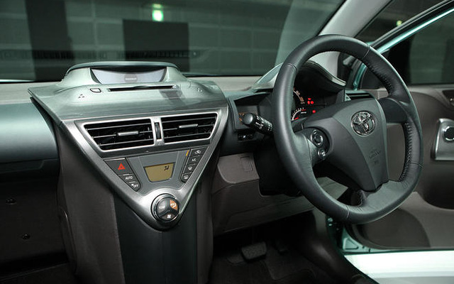 【トヨタ iQ 発表】RAV4、ヴィッツ、フィット…共通するユーザーの流れ